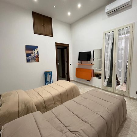 Barbi'S House Bed & Breakfast เนเปิลส์ ภายนอก รูปภาพ