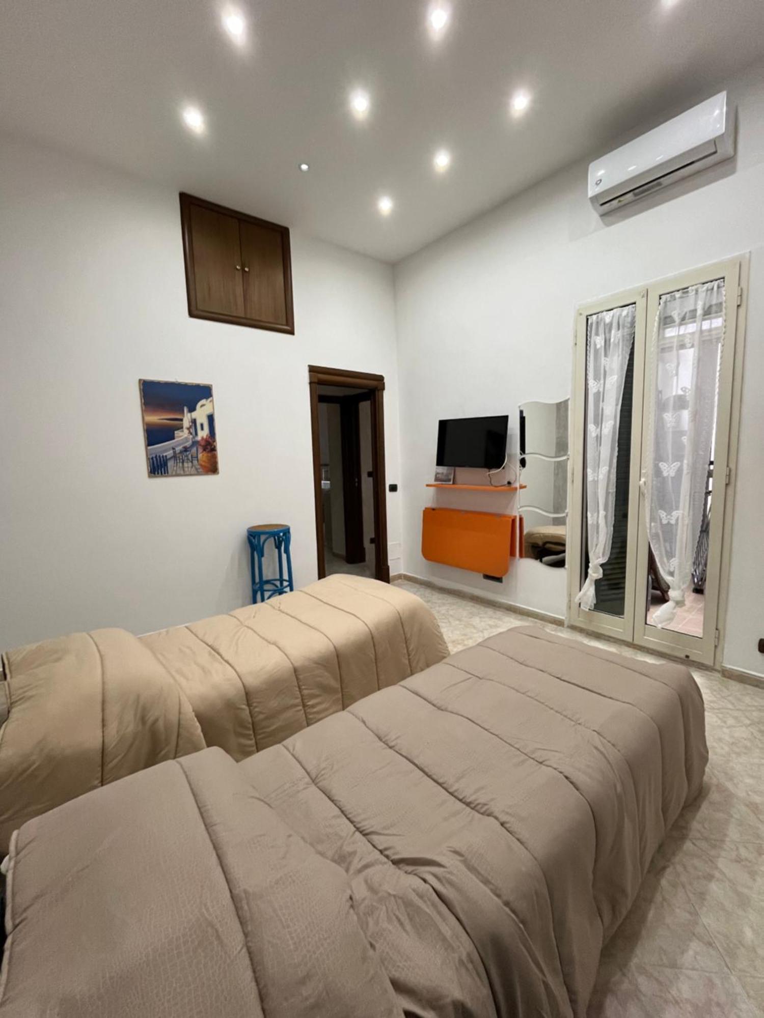Barbi'S House Bed & Breakfast เนเปิลส์ ภายนอก รูปภาพ